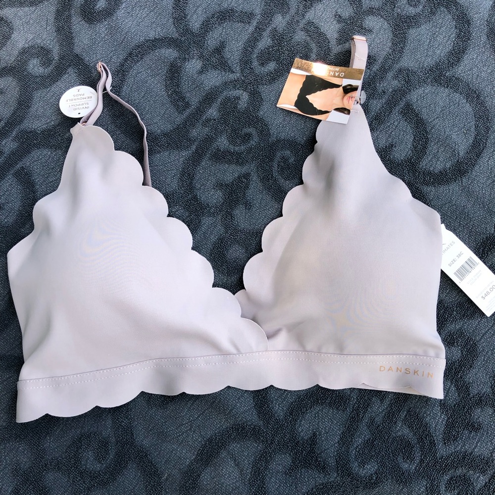 Danskin scalloped bra grey color size 38C NWT